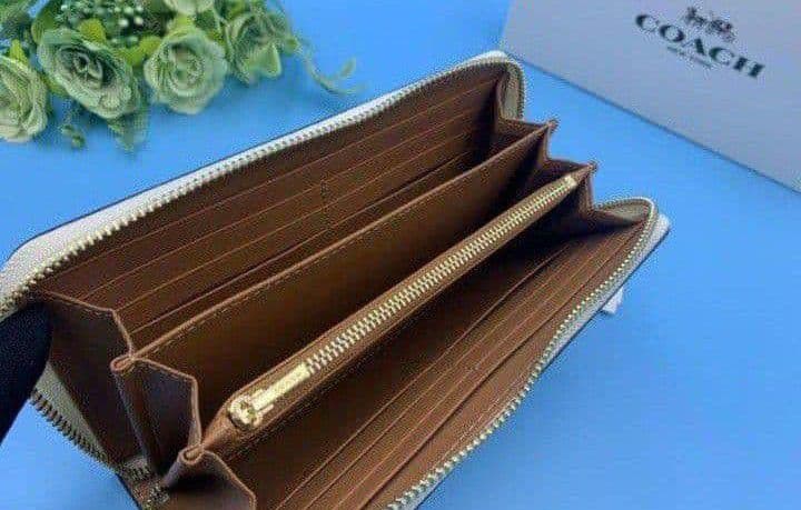 新品未使用コーチ長財布レディース花柄ホワイトロングジップ送料無料即日発送