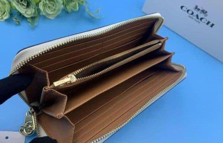 新品未使用コーチ長財布レディース花柄ホワイトロングジップ送料無料即日発送