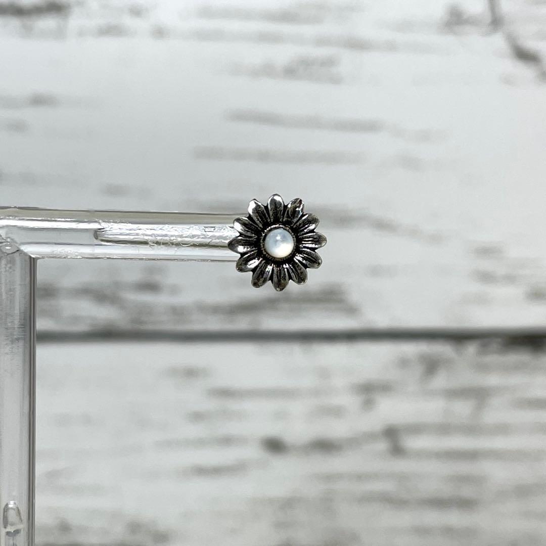 【極美品】グッチ　フラワーモチーフピアス片耳　燻加工　メンズ/レディース