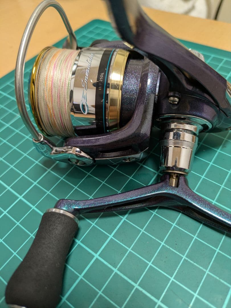 ダイワ エメラルダス INF 2506 W スピニングリール