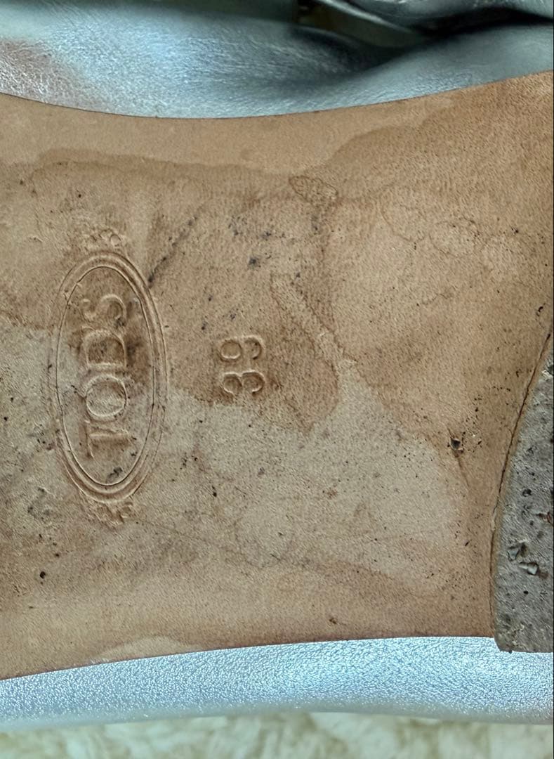 TOD'S シルバー ローファー