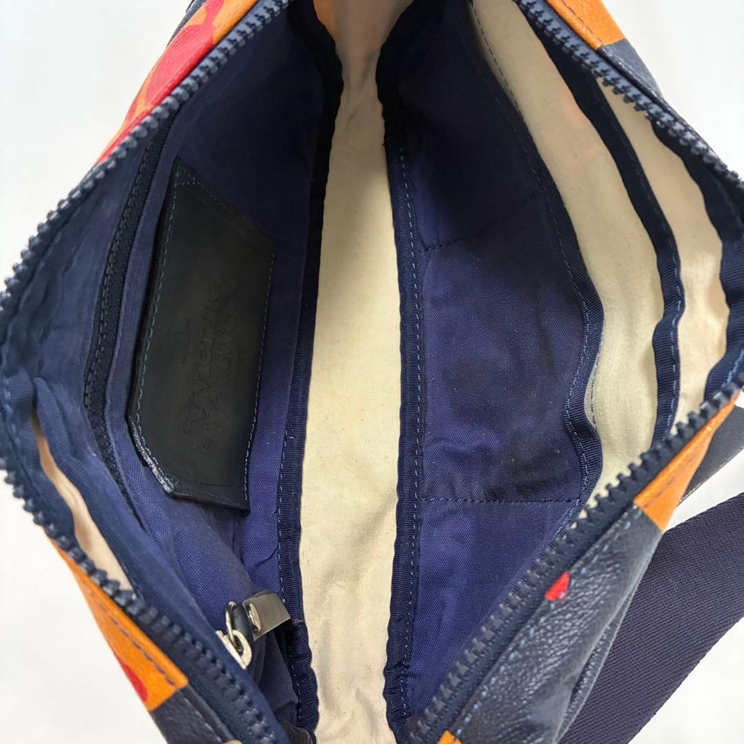 【美品】ヴィヴィアンウエストウッド ボディバッグ レザー オーブ レザー 肩掛け