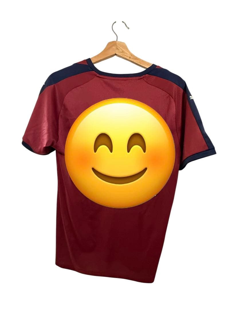 Puma 赤 シャツ エンブレム付き