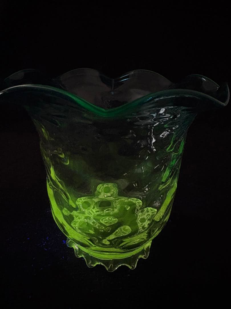 花瓶　花器　小物入れ　ウランガラス　明治大正期　当時物　和ガラス　ゆらゆら