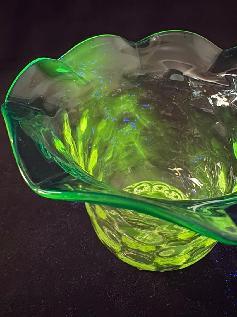 花瓶　花器　小物入れ　ウランガラス　明治大正期　当時物　和ガラス　ゆらゆら