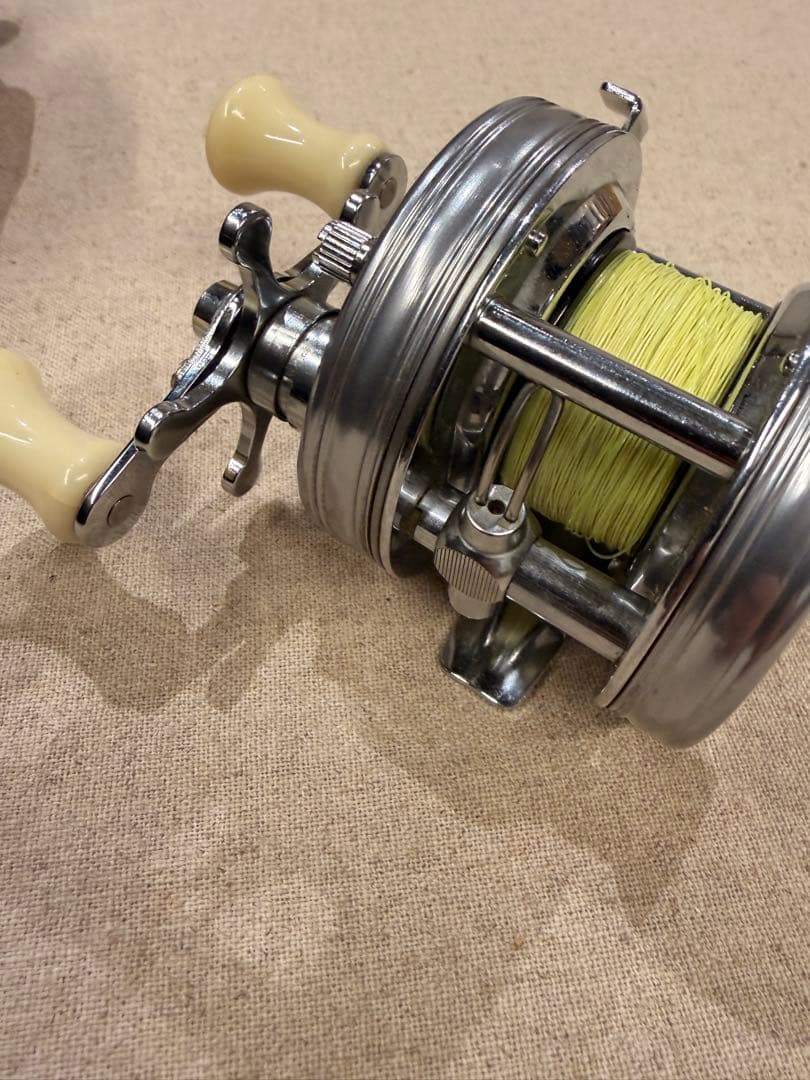 アブ アンバサダー 4500CS Abu Garcia リール シルバー 美品 - メルカリ