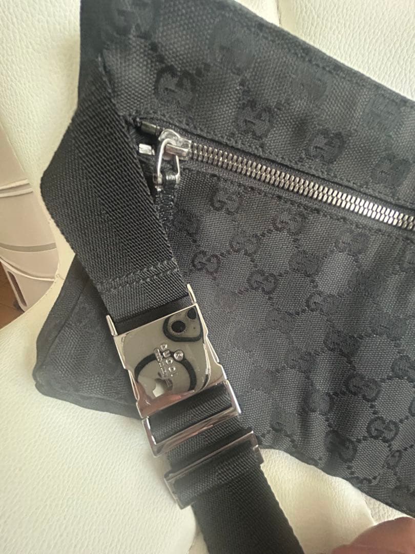 時間限定値下げ グアムで購入 未使用に近い GUCCI ボディバッグ GG
