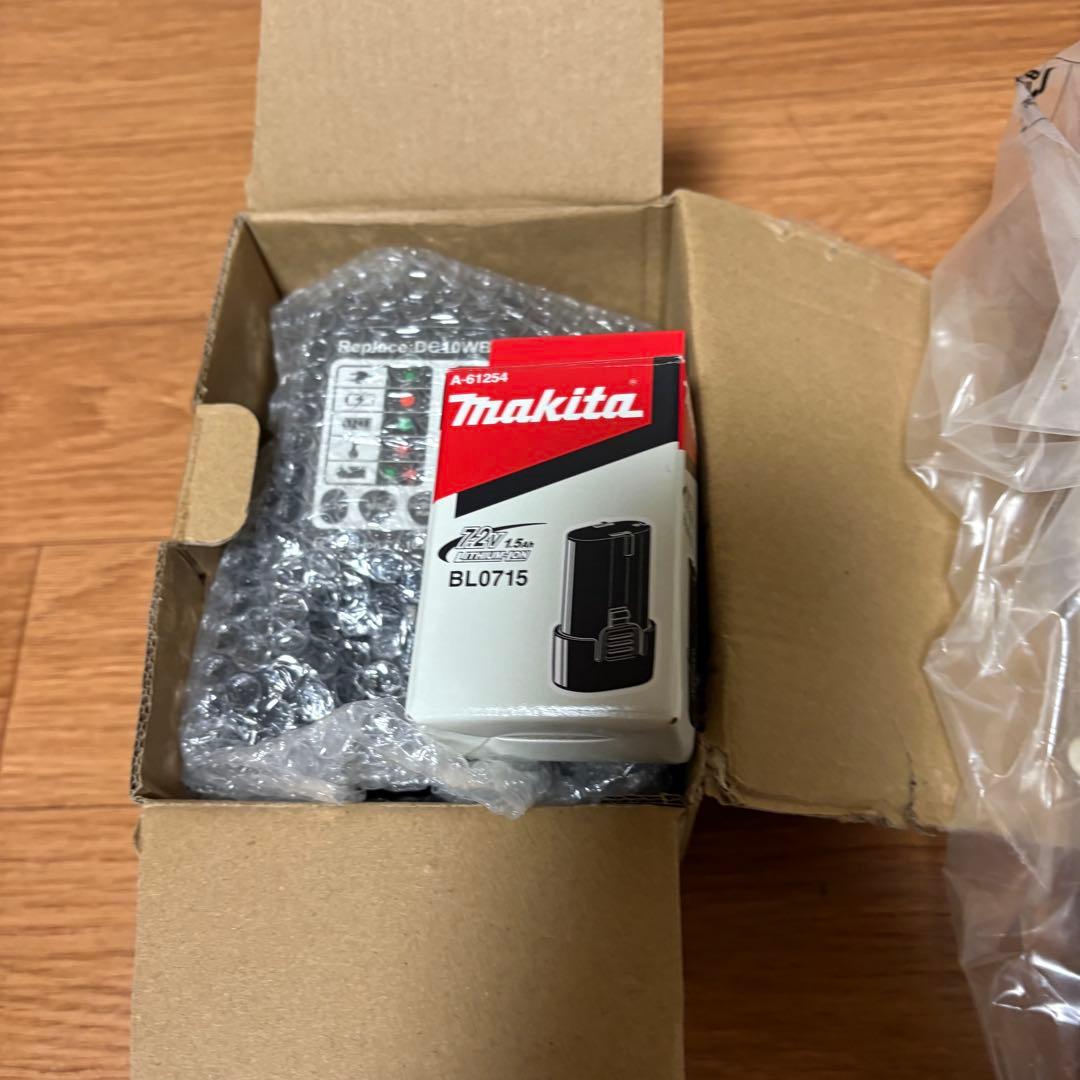 Makita 充電式クリーナー CL 070DZ新品