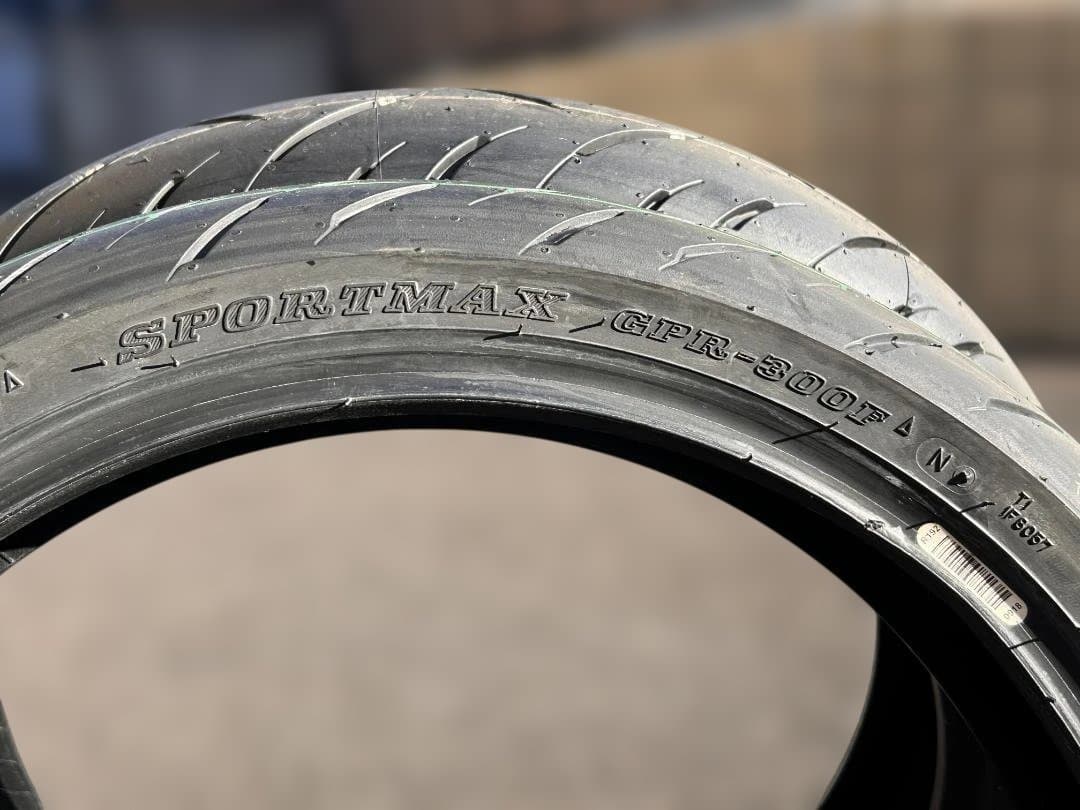 DUNLOP SPORTMAX GPR300 新車はずし