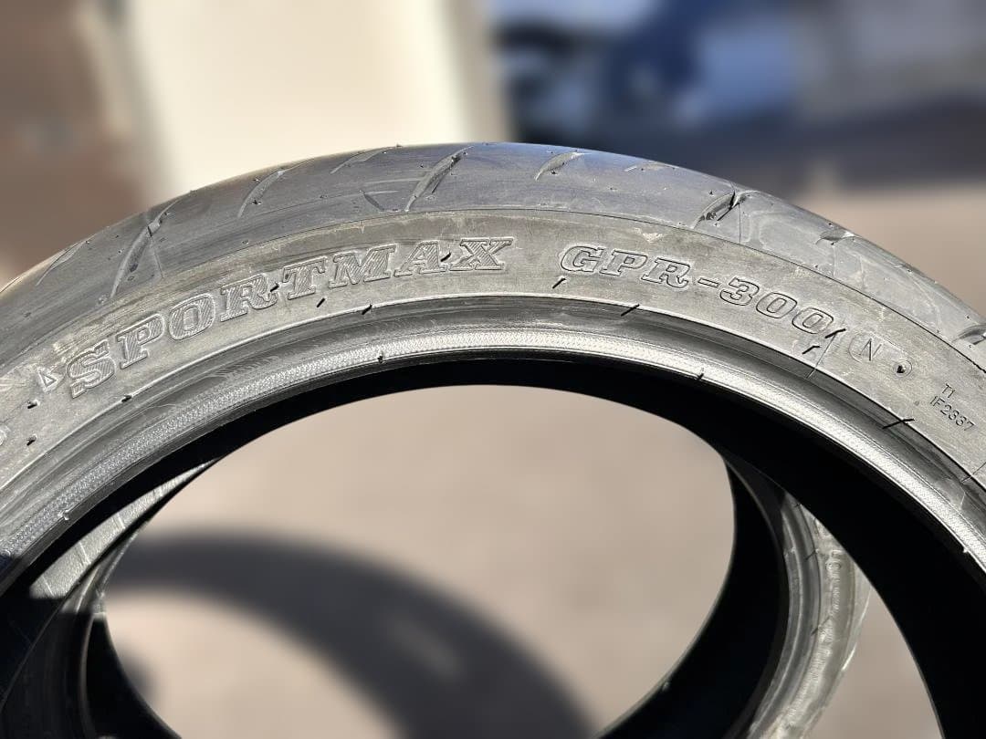 DUNLOP SPORTMAX GPR300 新車はずし