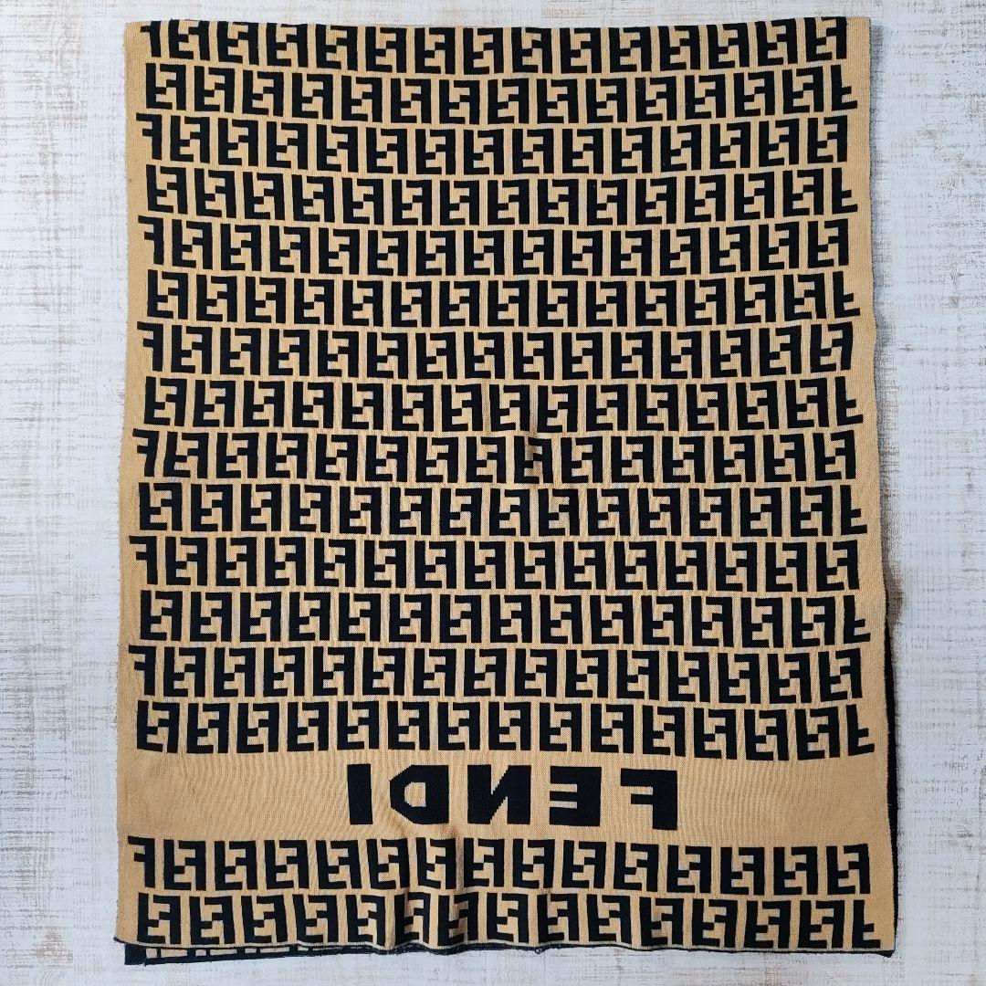 【FENDI】ズッカ柄 BIGフェンディロゴ WOOL ニット 大判 ストール
