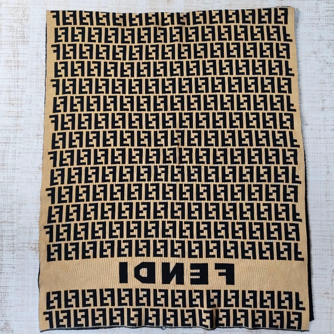 【FENDI】ズッカ柄 BIGフェンディロゴ WOOL ニット 大判 ストール