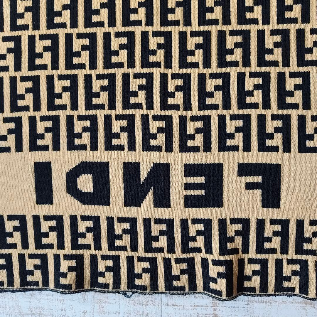 【FENDI】ズッカ柄 BIGフェンディロゴ WOOL ニット 大判 ストール