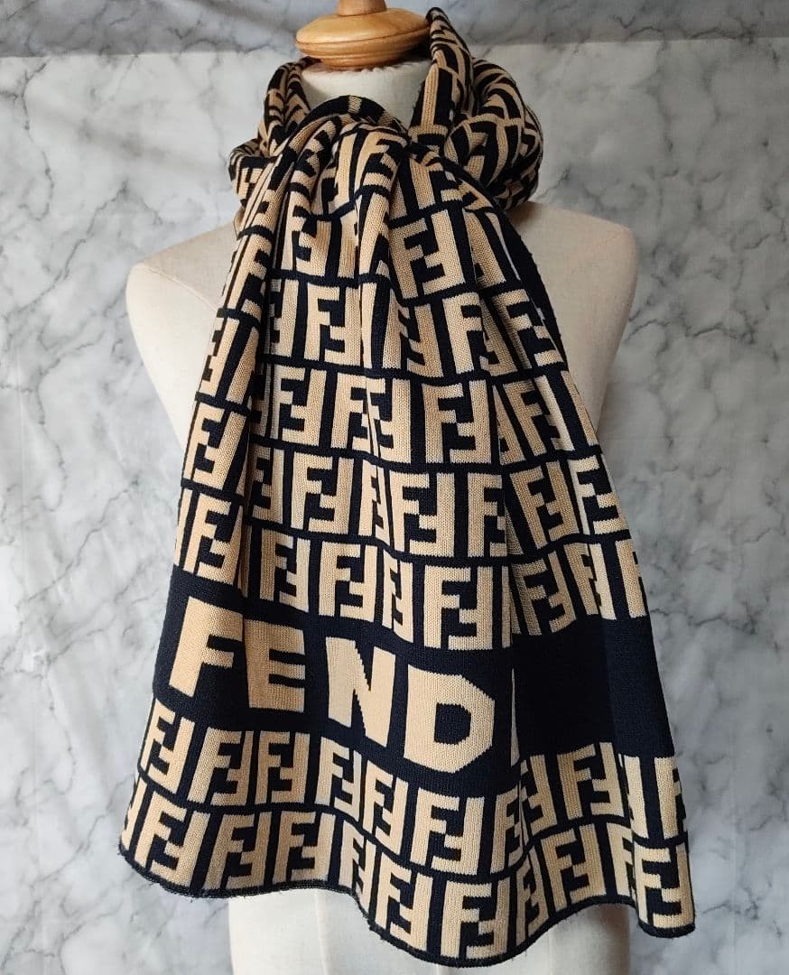 【FENDI】ズッカ柄 BIGフェンディロゴ WOOL ニット 大判 ストール