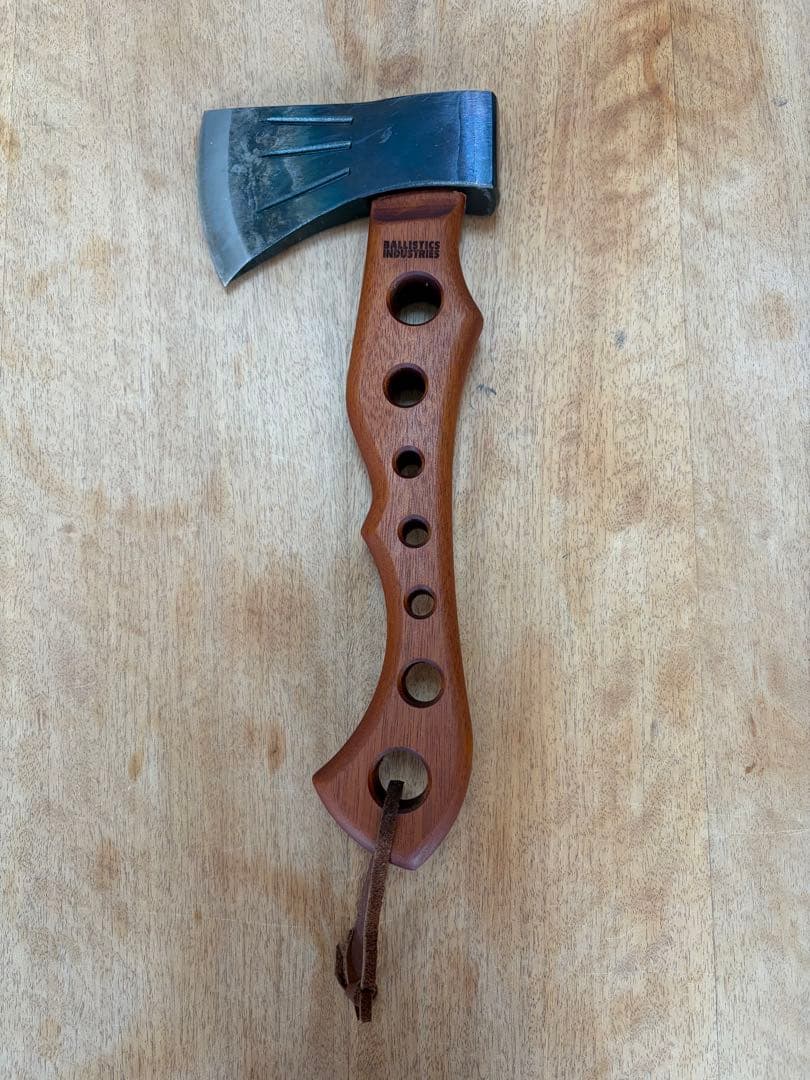 BALLISTICS ドリルド ハンド アックス ウォールナット　ケース付き