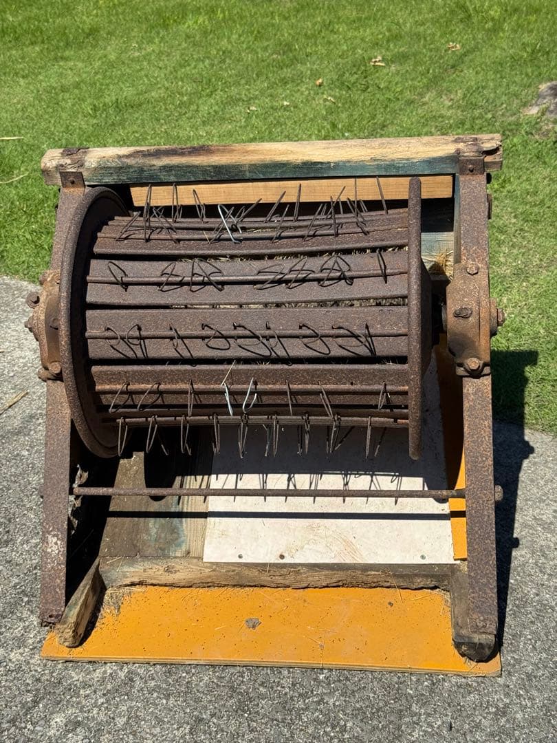 足踏み式　脱穀機　送料込みです