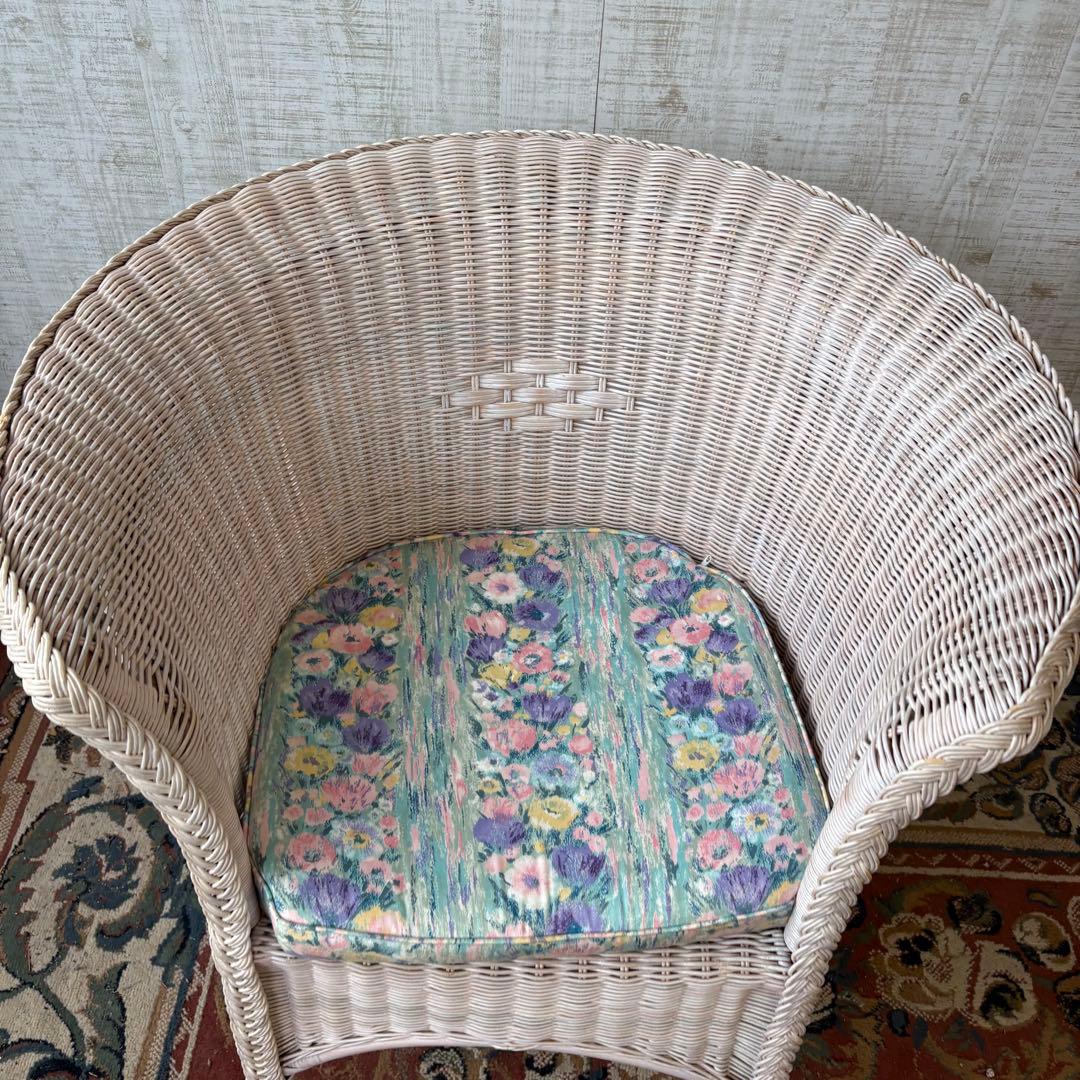 ①昭和レトロ ヴィンテージ ラタンダイニングチェア 花柄クッション アームチェア