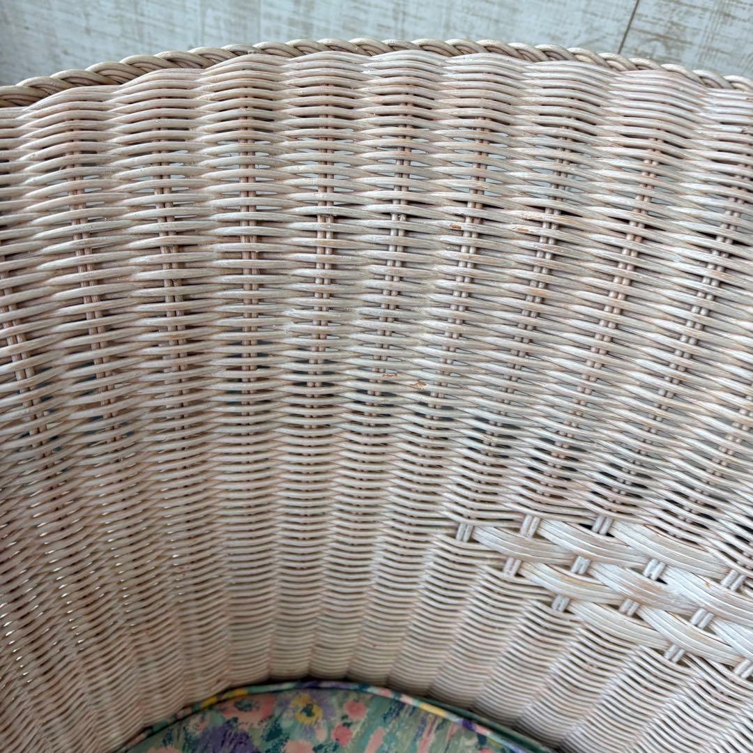 ①昭和レトロ ヴィンテージ ラタンダイニングチェア 花柄クッション アームチェア