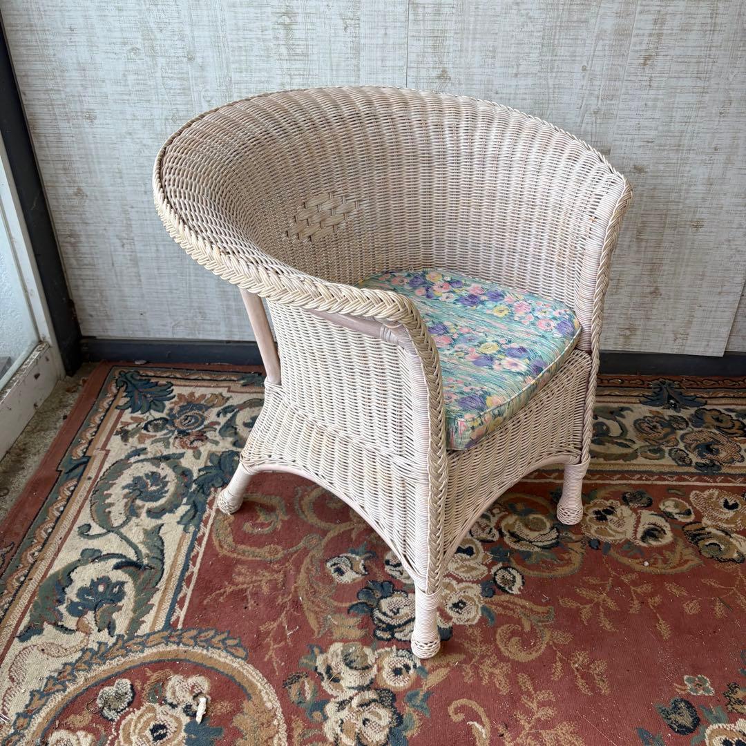 ①昭和レトロ ヴィンテージ ラタンダイニングチェア 花柄クッション アームチェア