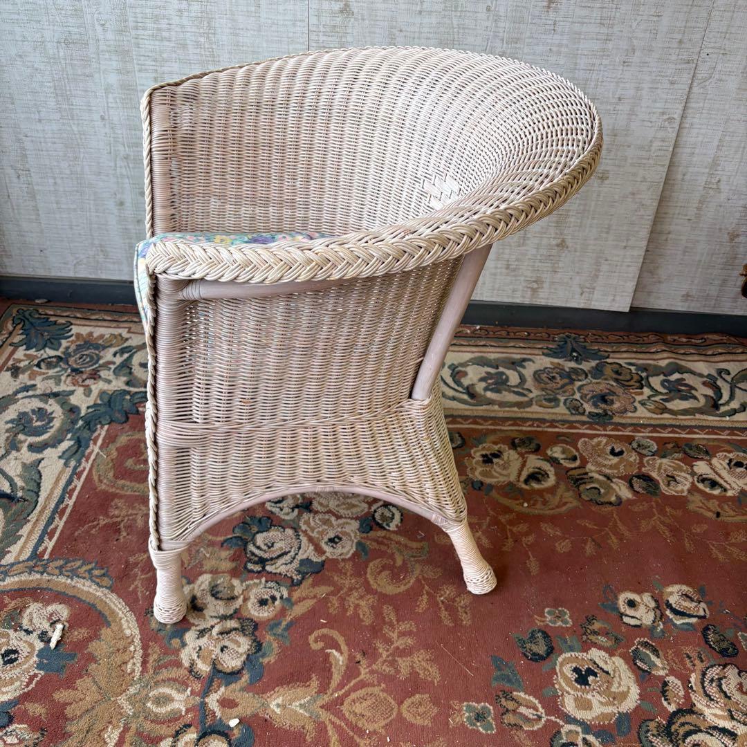 ①昭和レトロ ヴィンテージ ラタンダイニングチェア 花柄クッション アームチェア
