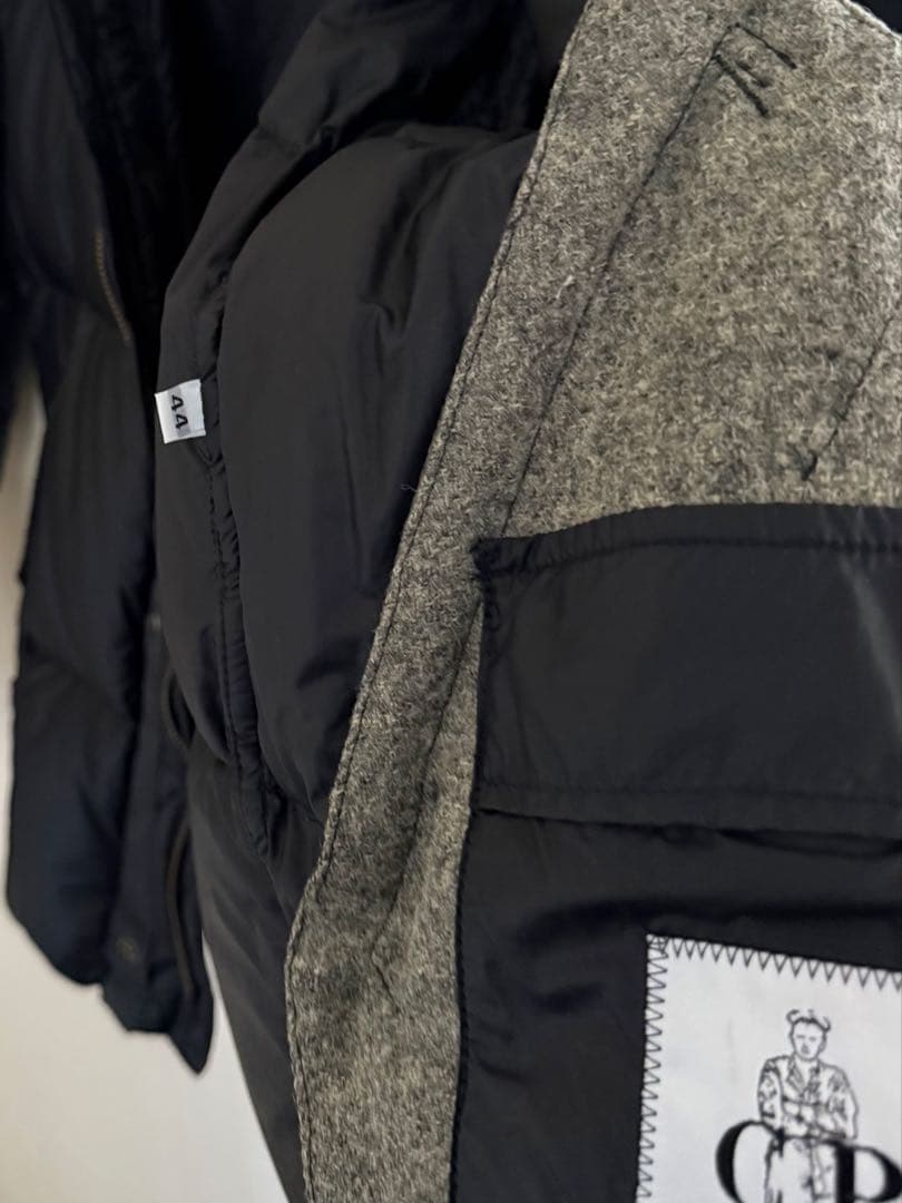 《C.P.Company》シーピーカンパニー ゴーグル付き ダウンジャケット 黒