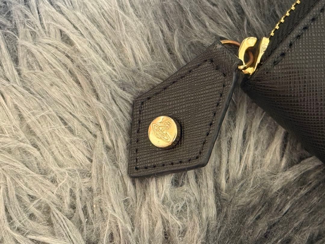 【ほぼ未使用品】ヴィヴィアン SAFFIANOラウンドファスナー長財布