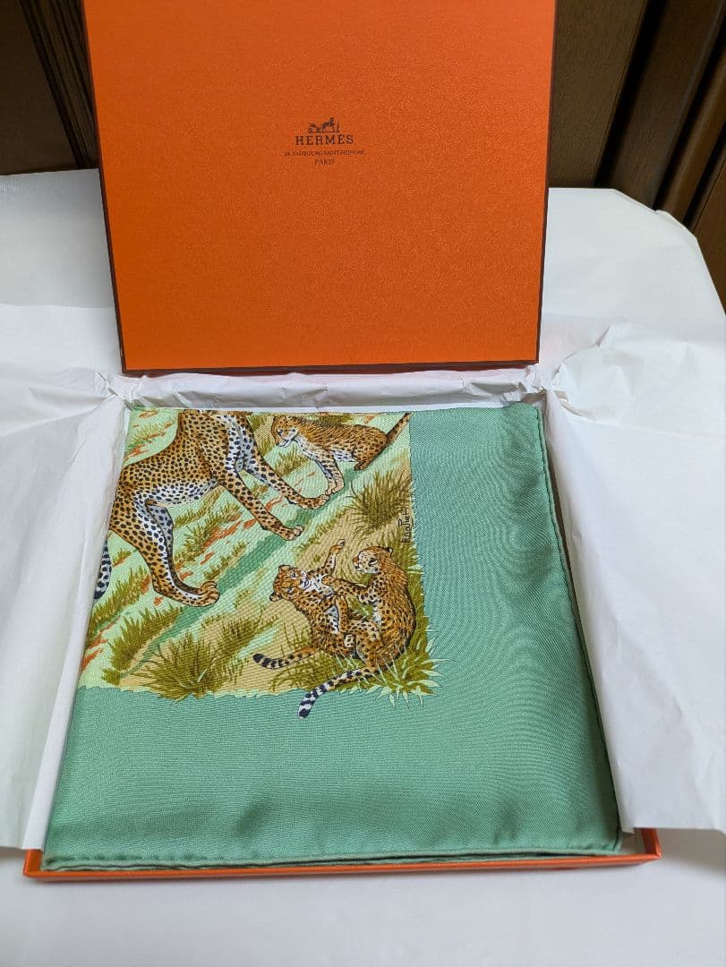 未使用　エルメス　スカーフ　カレ　90 タンザニア　グリーン　箱付き