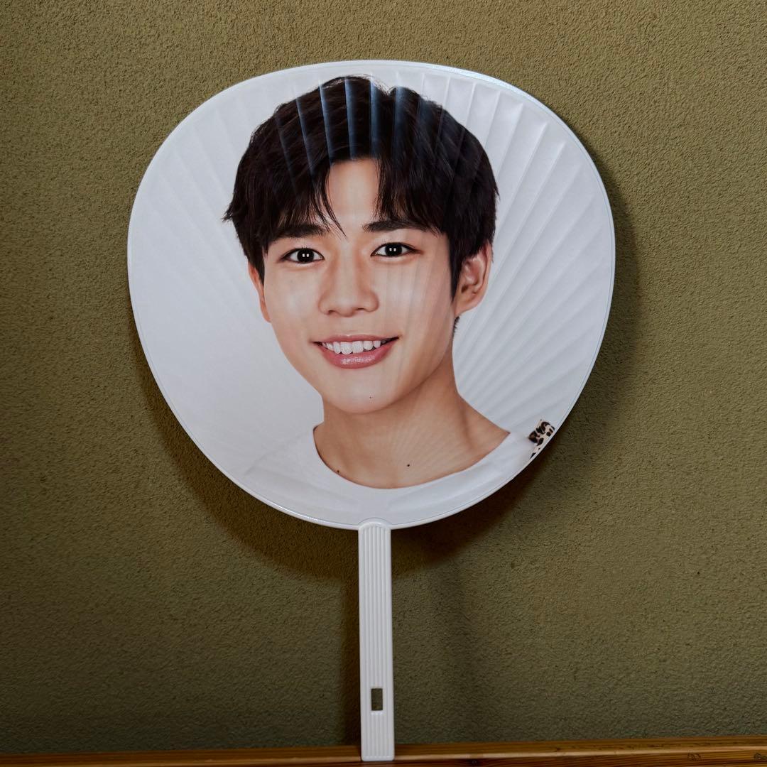 なにわ男子FirstArenaTour2021 長尾謙杜 ジャンボうちわ - メルカリ