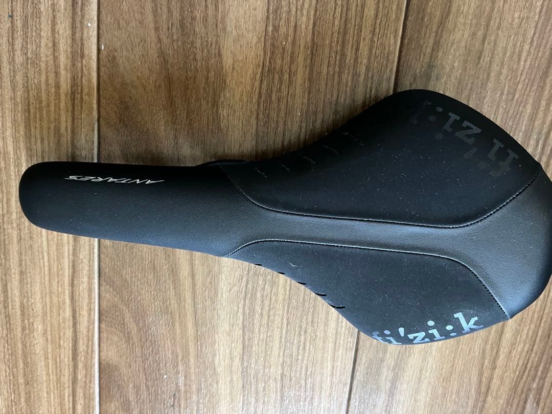 Fizik Antares ブラック サドル　R5