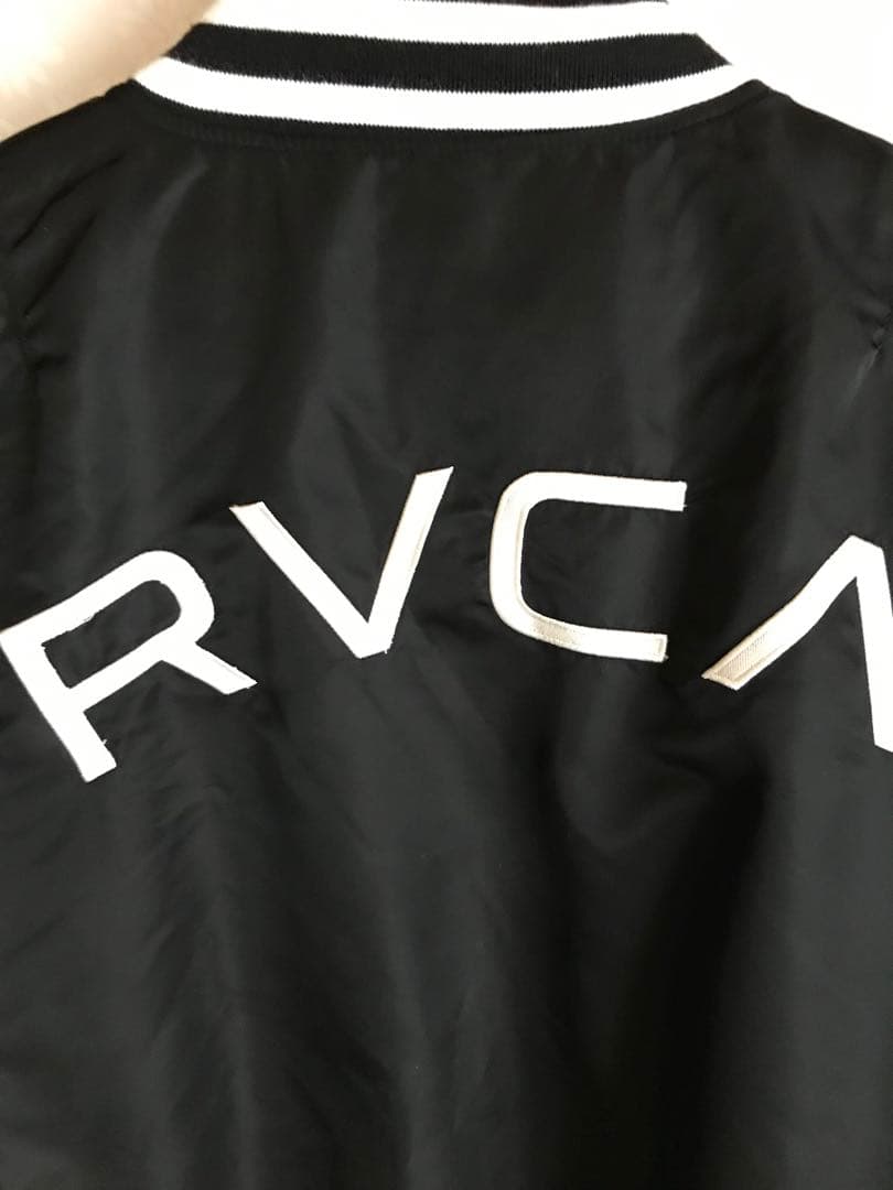 R V C A スタジャン