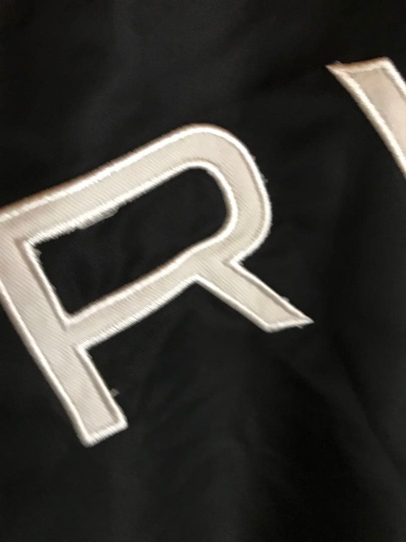 R V C A スタジャン