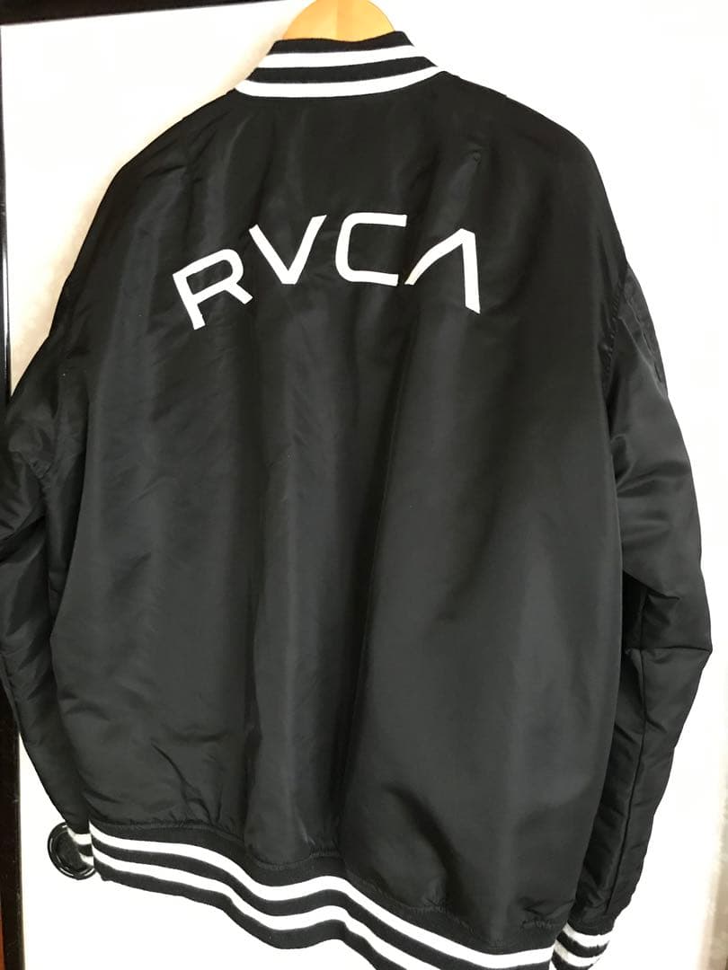 R V C A スタジャン