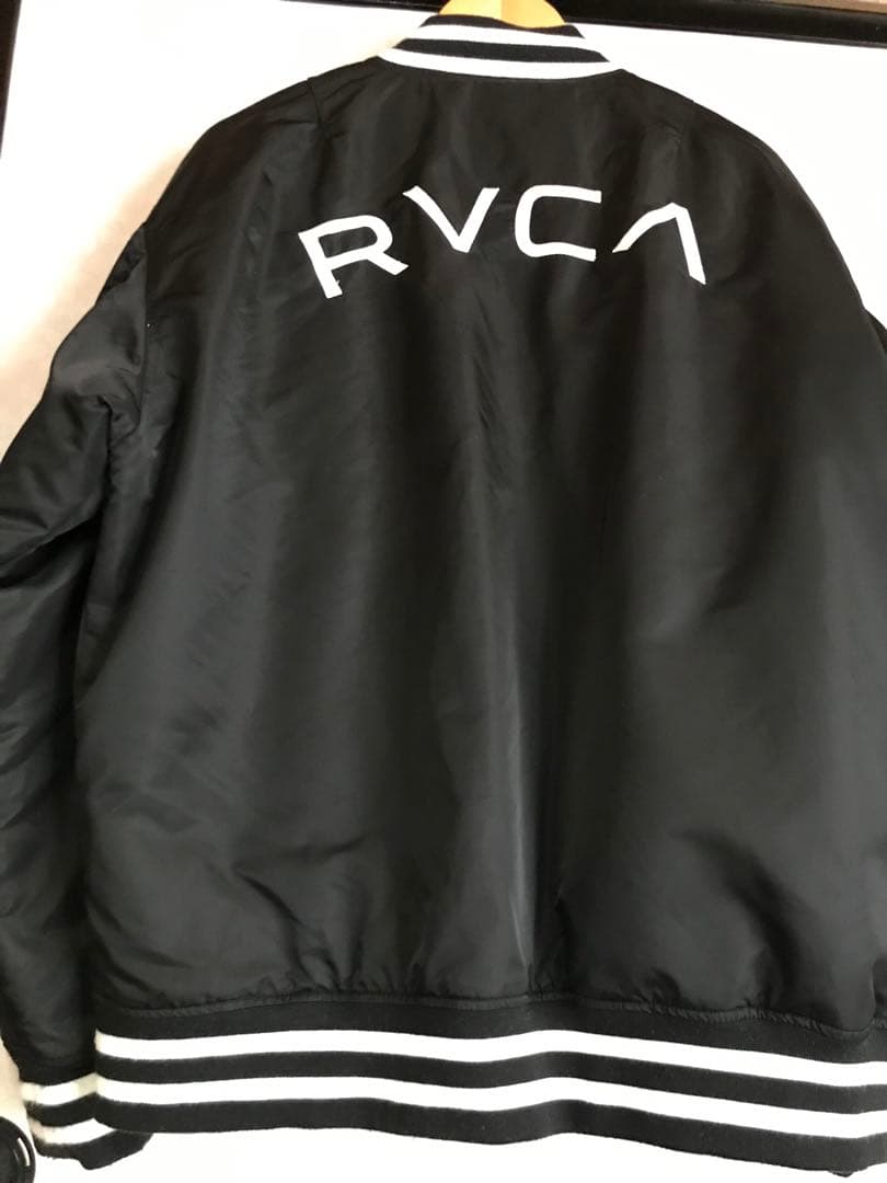 R V C A スタジャン