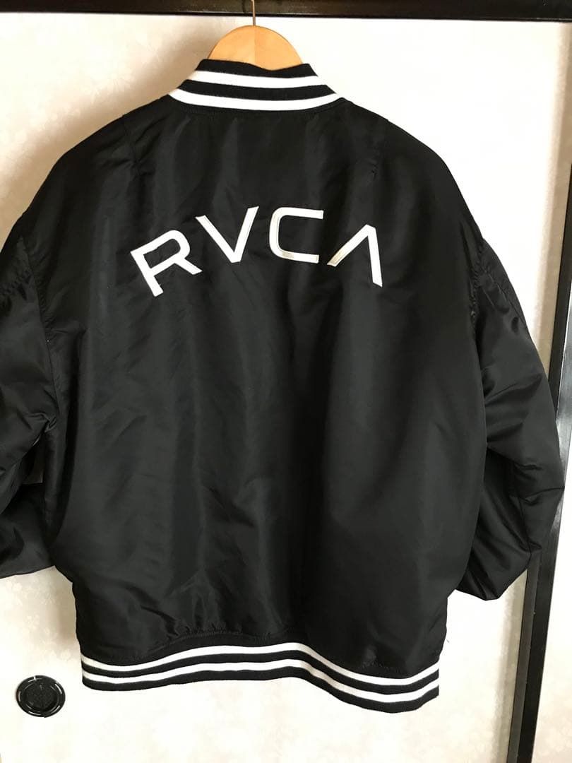 R V C A スタジャン