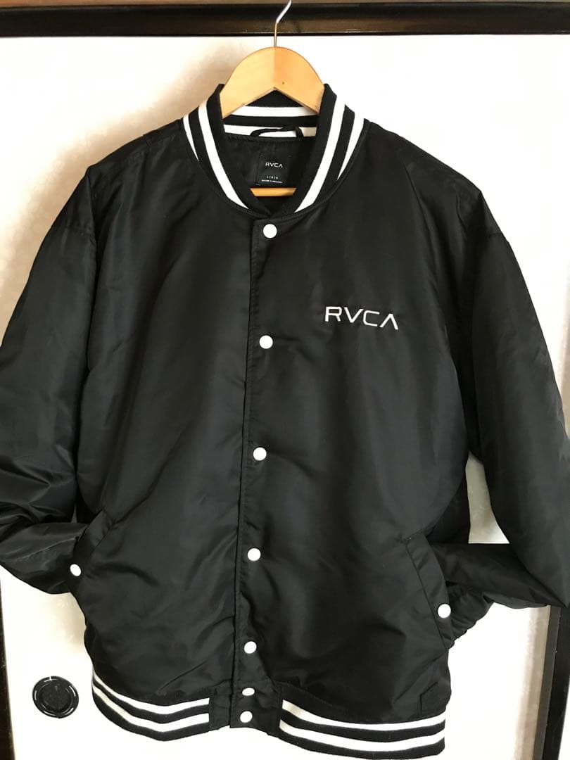 R V C A スタジャン