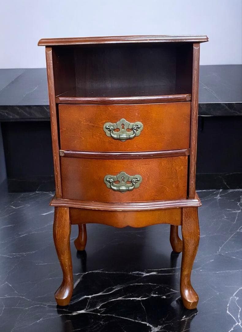 シ*跡様 オークションで格安出品★猫脚　2段収納 アンティーク風チェスト　サイド