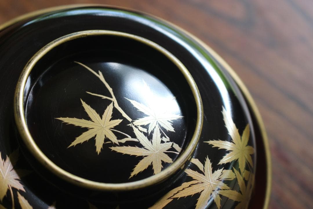 時代金縁黒漆に優美な紅葉蒔絵の映える煮物椀2点（検輪島塗蒔絵椀