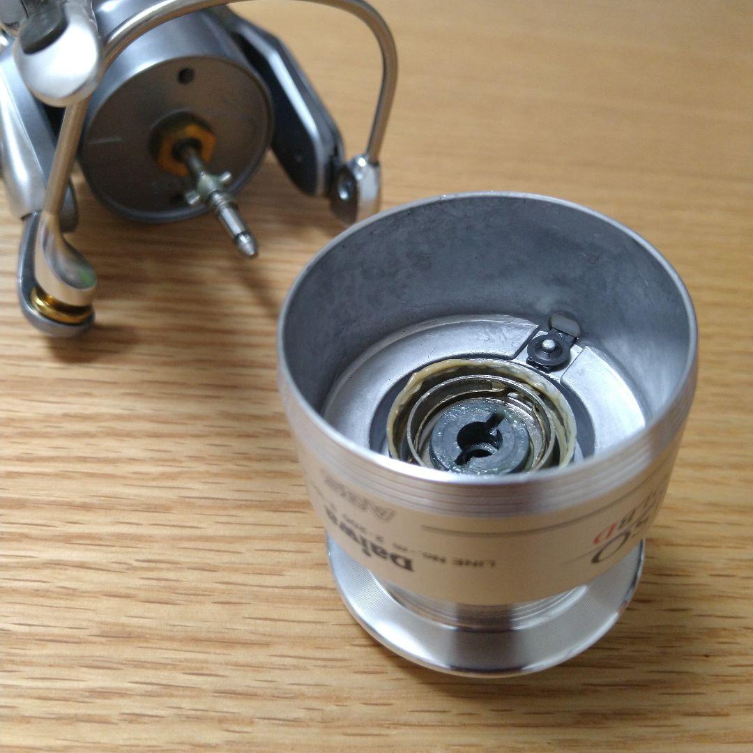 トライソ2500LBDスピニングリール（ ハンドルノブ：ウルクスミッド