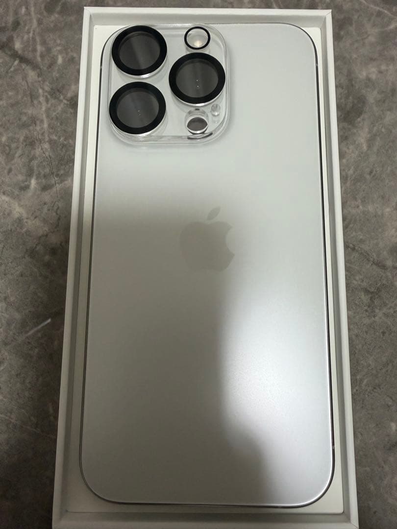 Apple iPhone15pro 256GB ホワイトチタニウム　simフリー