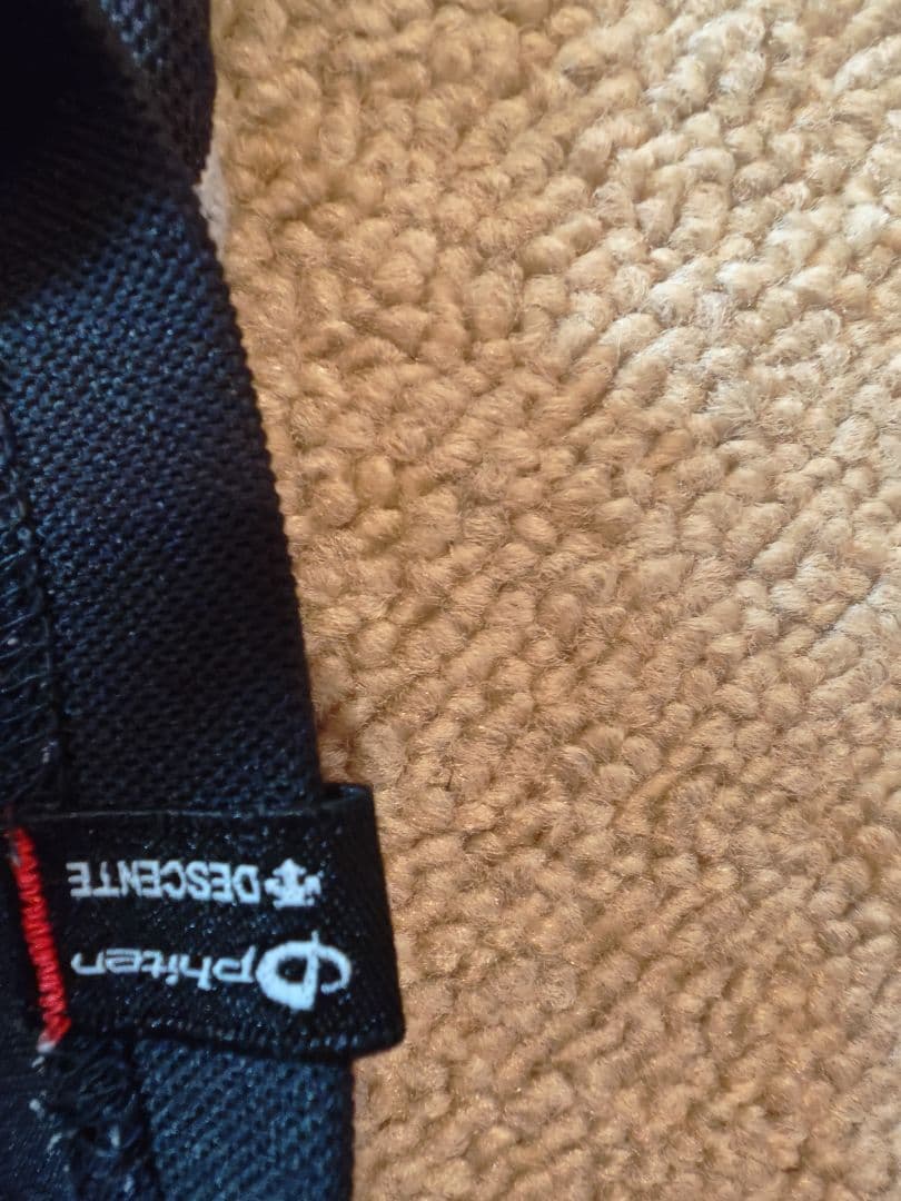 phiten　赤黒グレーシャツ３枚　デサントコラボ　ジップアップ