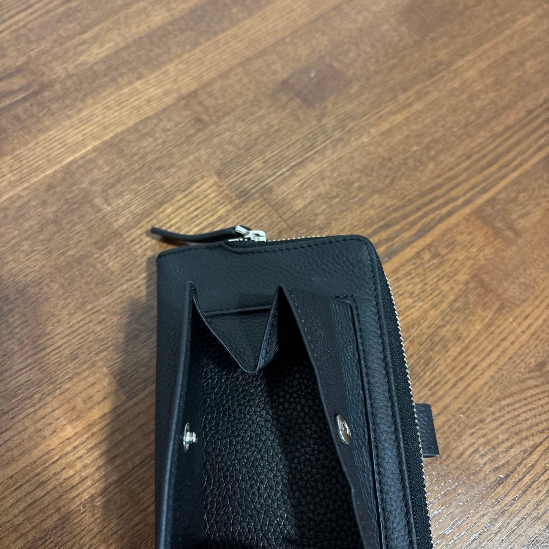 DEMIU ミュウ　レミーポシェiPhone15ラウンドファスナー財布型ケース