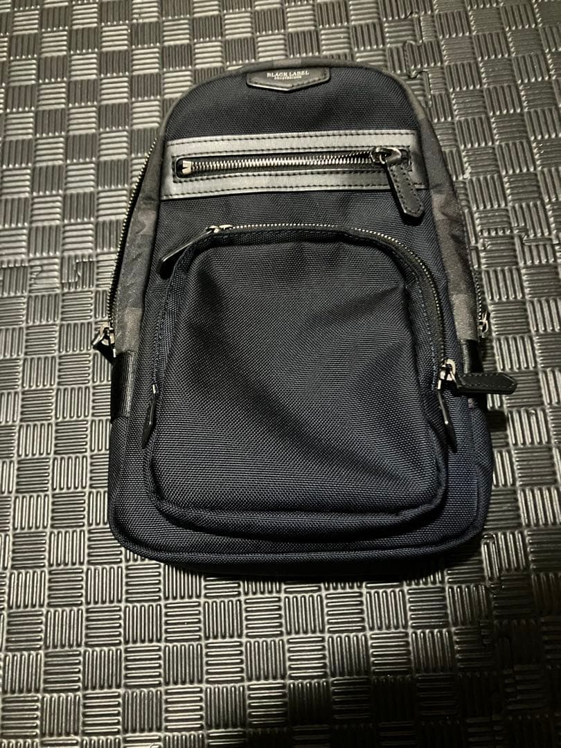 ブラックレーベル　ショルダーバック