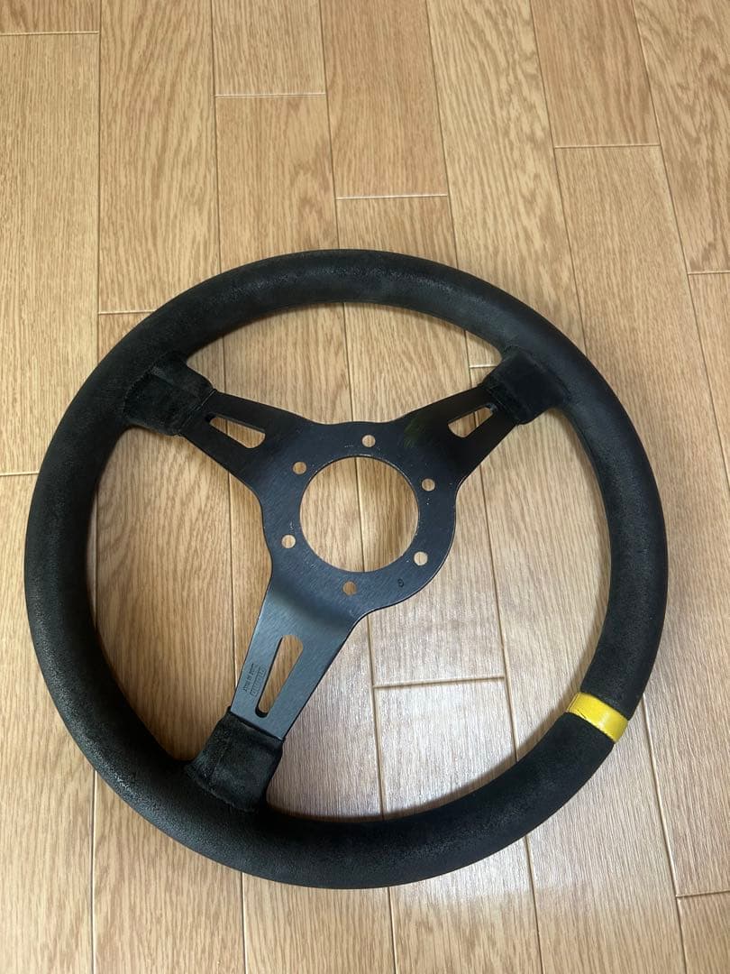 momo ステアリング 35パイ3本スポーク