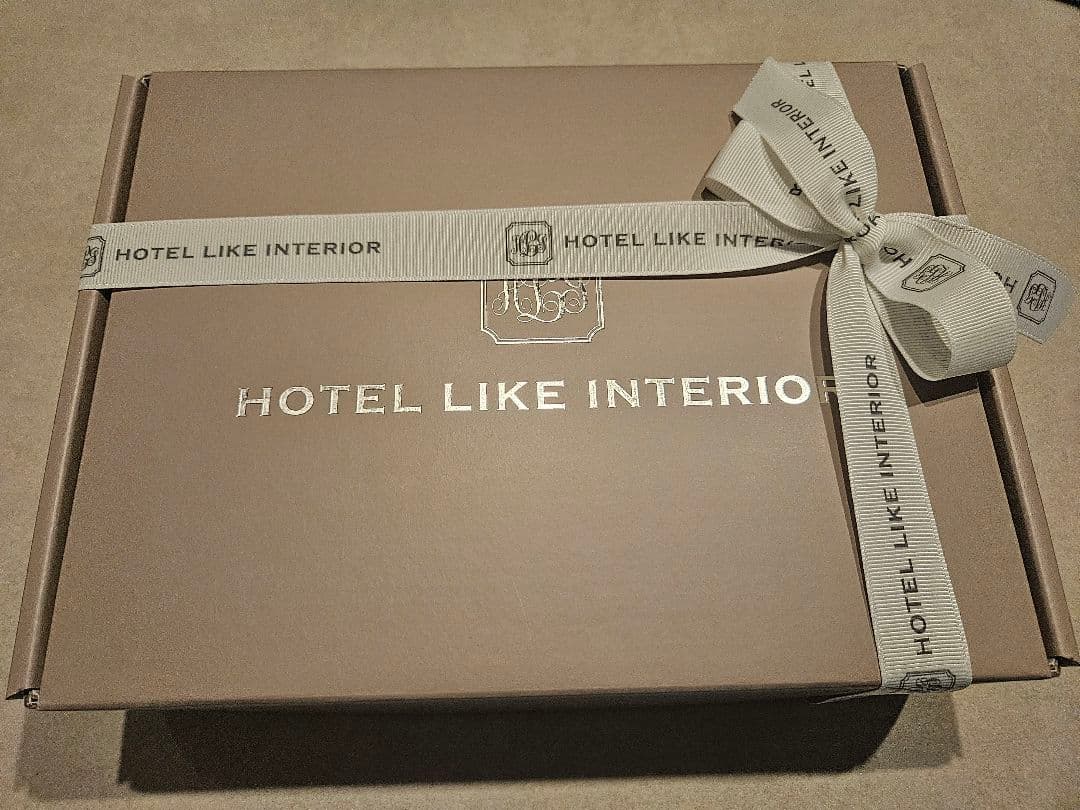 HOTEL LIKE INTERIOR ベージュパジャマ　シルク100%