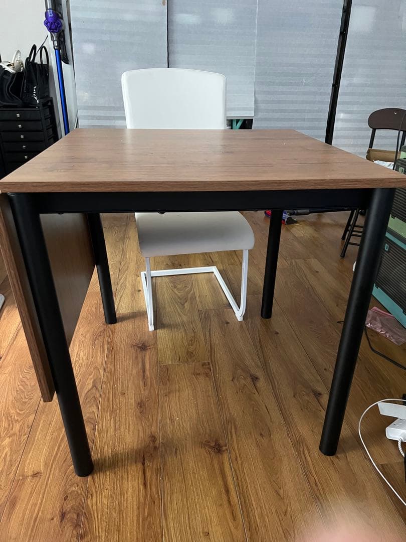 伸縮　ブラウン木製ダイニングテーブル