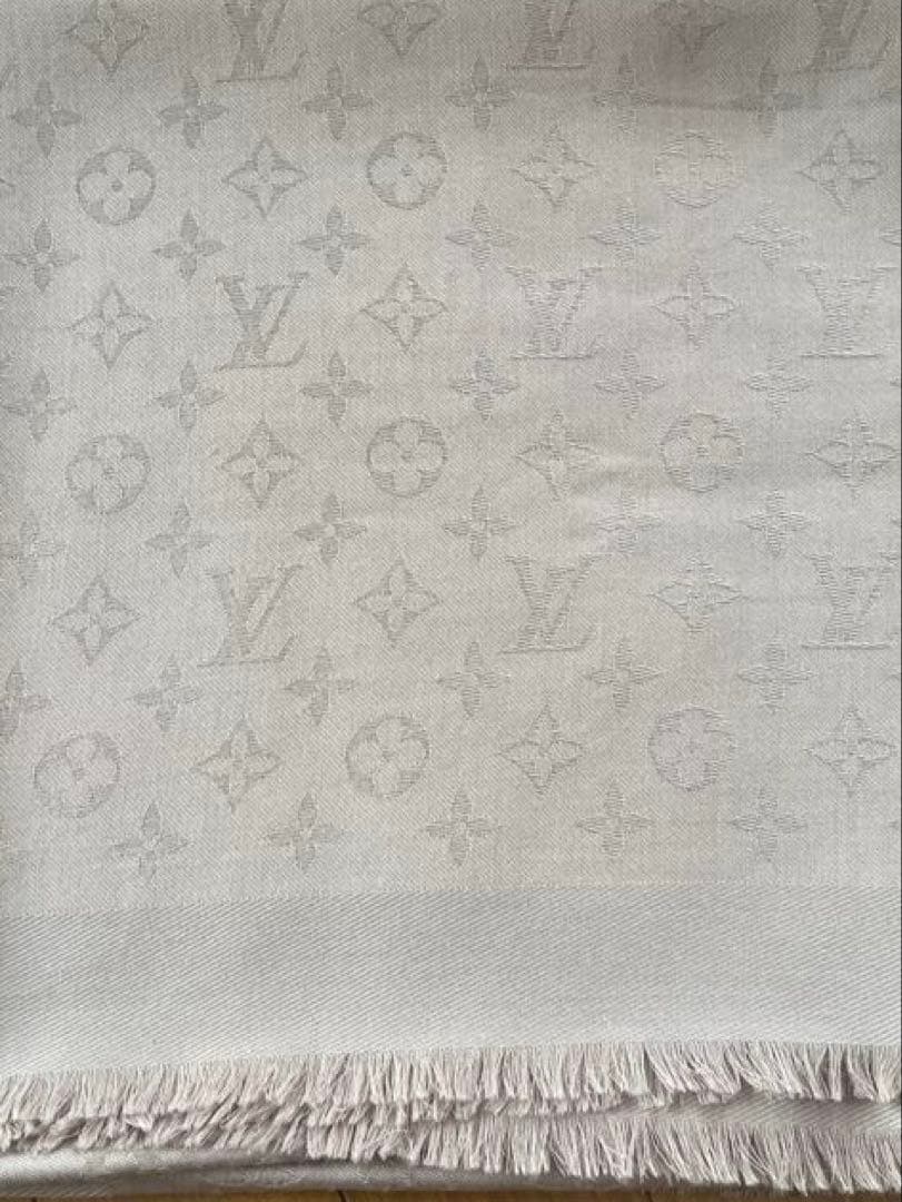 【美品】ルイヴィトン　モノグラム大判ストール　140✖️140 グレージュ