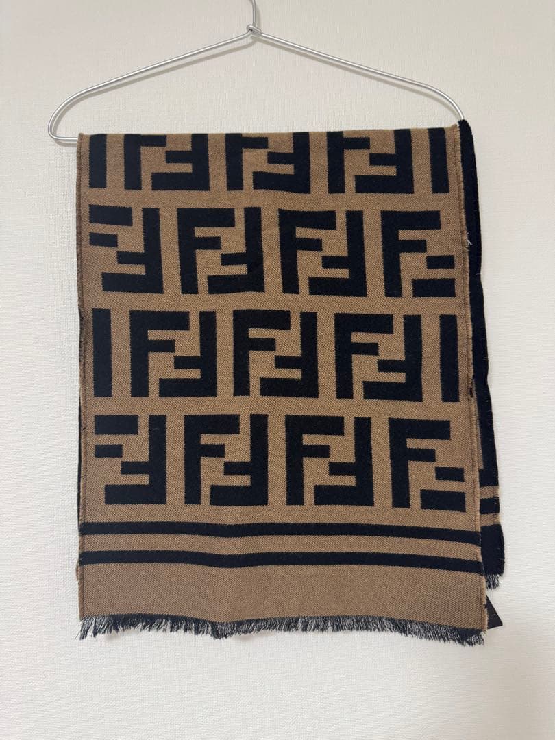 FENDI フェンディ FFロゴ マフラー 正規品 目黒蓮 - メルカリ