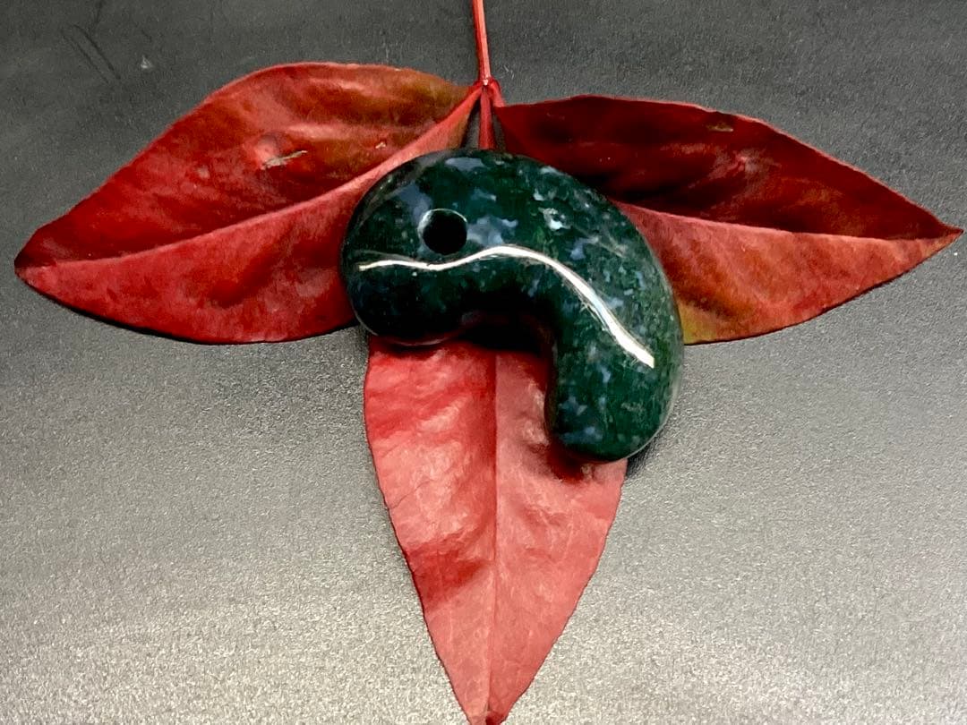 ✳最上位‼️出雲石【碧玉】勾玉 浮き草*雪輪のW文様入りのコレクション