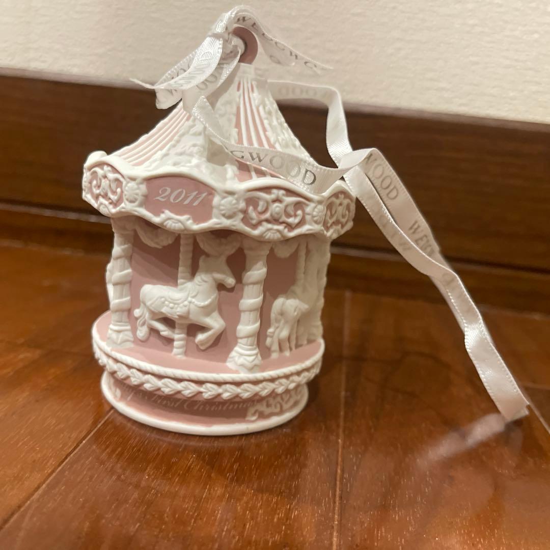 ウェッジウッド⚫︎2011年製 陶器ピンクメリーゴーランドオーナメント