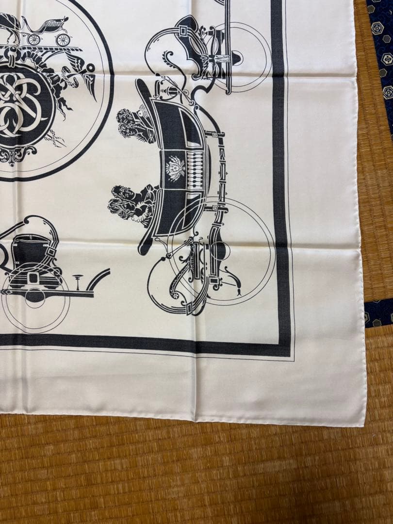 エルメス カレ90 シルクスカーフ 馬車 白黒 正規品